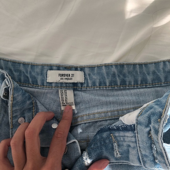 [SOLD] Button up jeans shorts - Picture 4 of 5